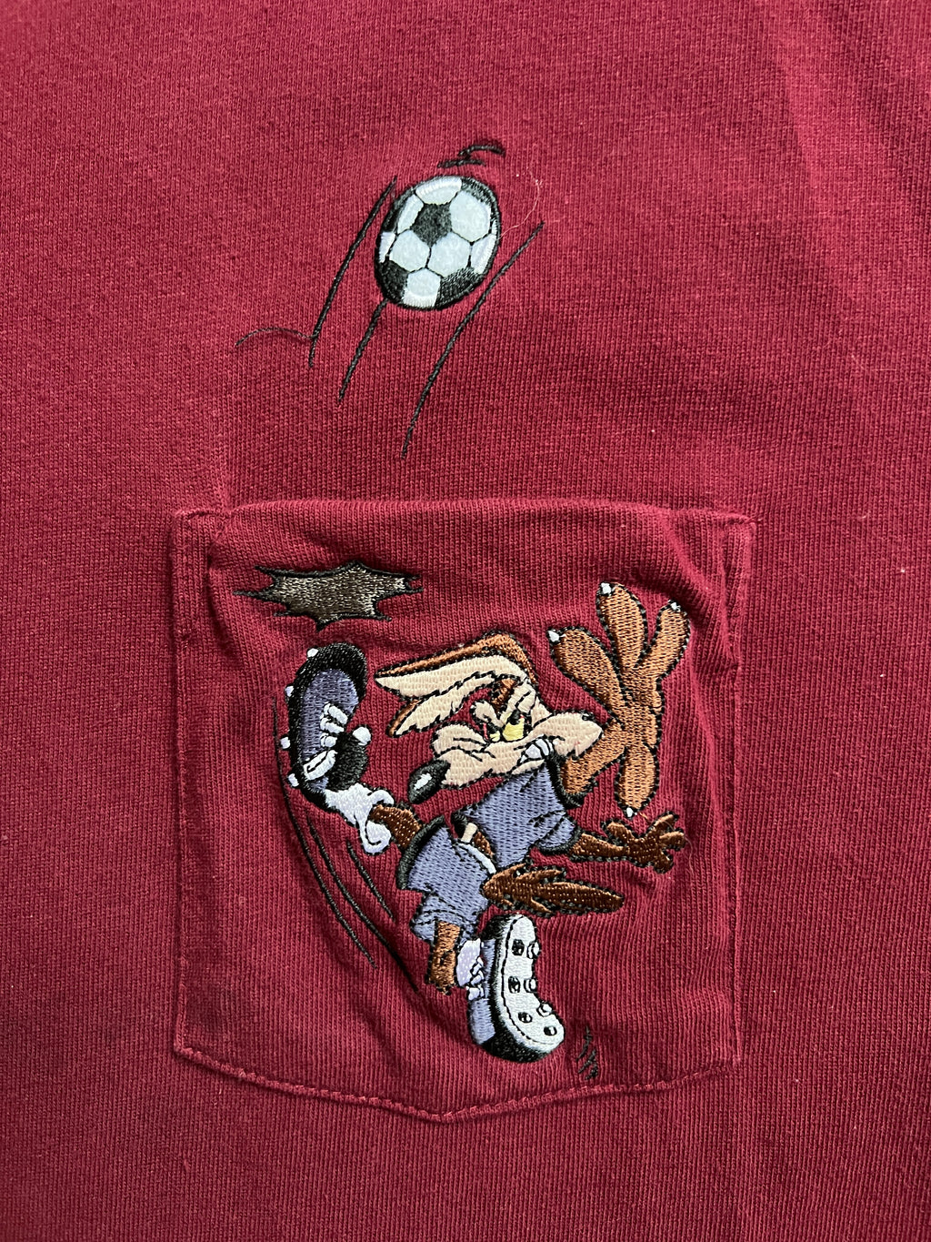 Looney Tunes Wile E Coyote 1999 Football Pocket Tee Shirt